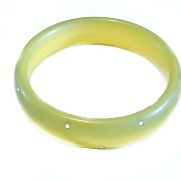 Vtg moon glow gold green lucite bangle bracelet - Picture 5 of 7